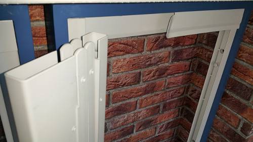 Grilaj pliat pe perete 